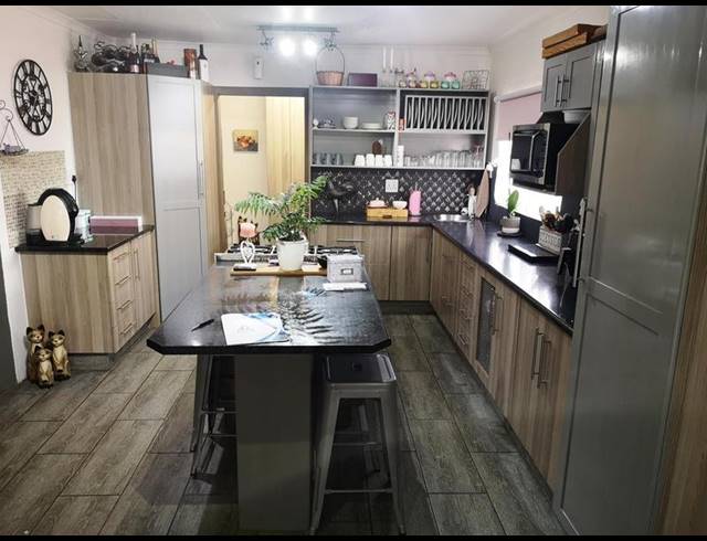 4 BEDROOM HOUSE FOR SALE IN MODIMOLLE